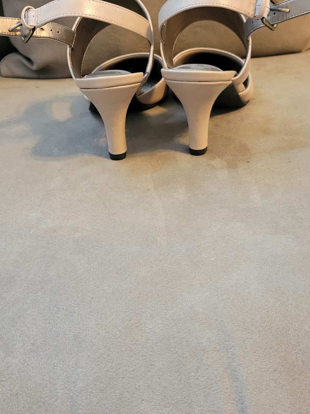 Life Stride Women's Nude Pointed-Toe Slingback Pumps - Picture 3 of 6